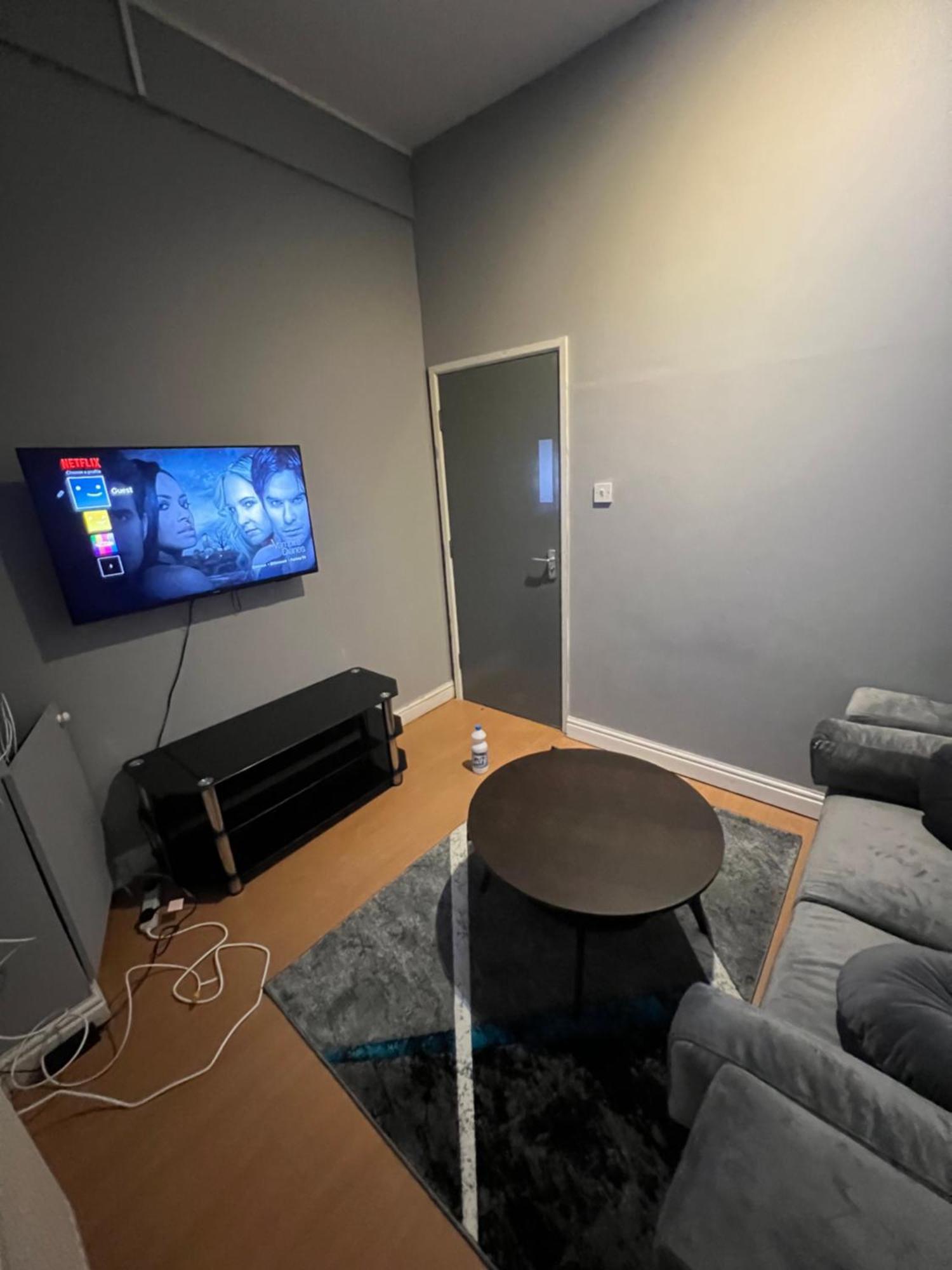 3 Bedroom 3 Bed Apartment *